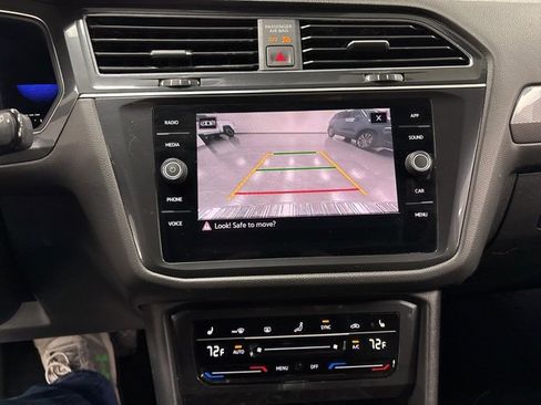 Used 2022 Volkswagen Tiguan SE image 19