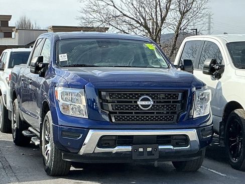 Used 2023 Nissan Titan SV w/ SV Convenience Package image 1