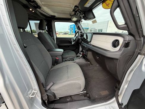Used 2024 Jeep Wrangler Unlimited Sahara AWD/4WD image 22