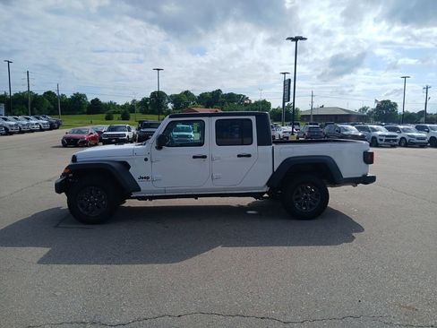 Used 2025 Jeep Gladiator Sport AWD/4WD image 5