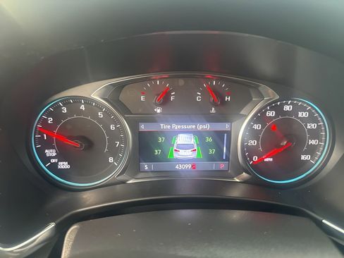 Used 2023 Chevrolet Equinox Premier image 28