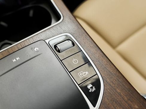 Used 2022 Mercedes-Benz GLC 300 w/ Premium Package Lite image 31