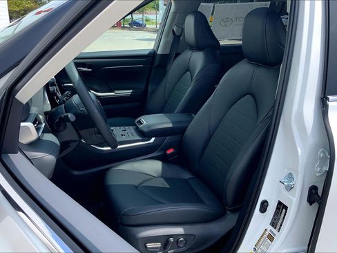 New 2026 Toyota Highlander XLE AWD/4WD image 11