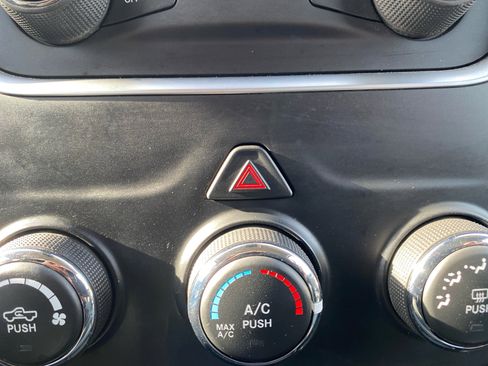 Used 2019 RAM 1500 Classic SLT image 19