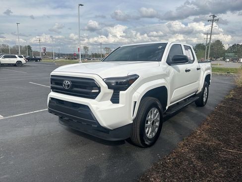 Certified 2025 Toyota Tacoma SR image 4