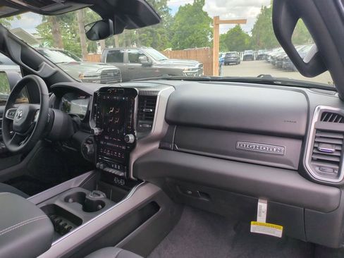 New 2026 RAM 1500 4x4 Crew Cab image 17