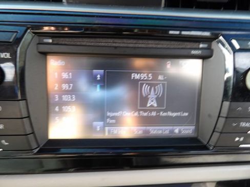 Used 2016 Toyota Corolla LE FWD image 22