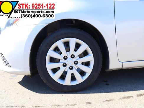 Used 2017 Nissan Sentra SV image 25