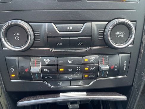 Used 2019 Ford Explorer XLT w/ Equipment Group 202A FWD image 26