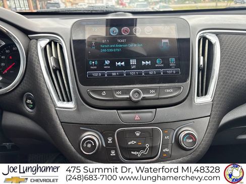 Used 2017 Chevrolet Malibu LT FWD image 14