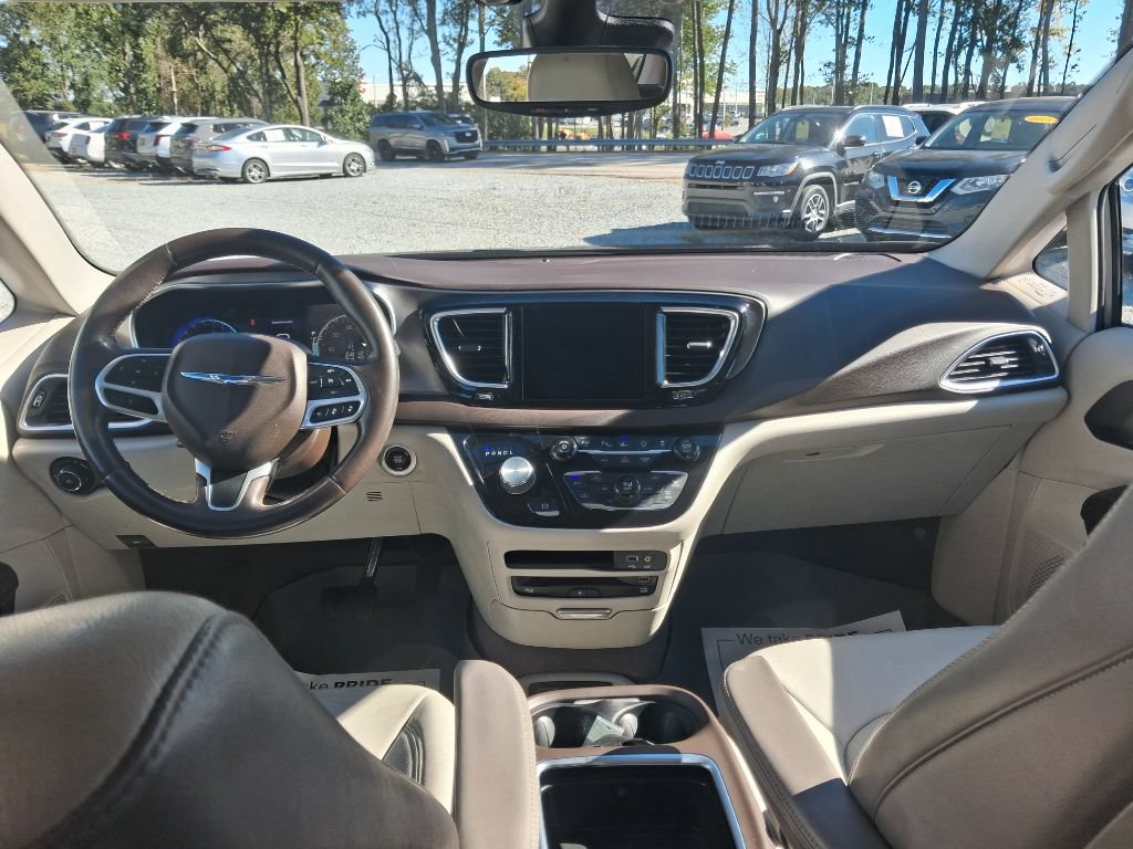 Used 2018 Chrysler Pacifica Touring-L Plus w/ Advanced Safetytec Group FWD image 3