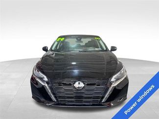 Used 2024 Nissan Altima 2.5 SV FWD video 2