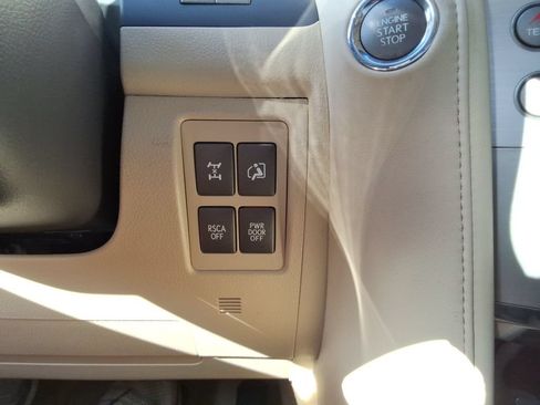 Used 2013 Lexus LX 570 4WD w/ Luxury Pkg image 41