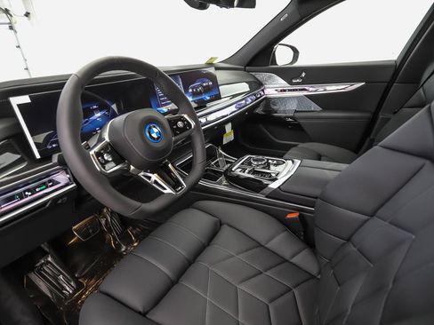 New 2026 BMW i7 xDrive60 w/ Premium Package AWD/4WD image 10