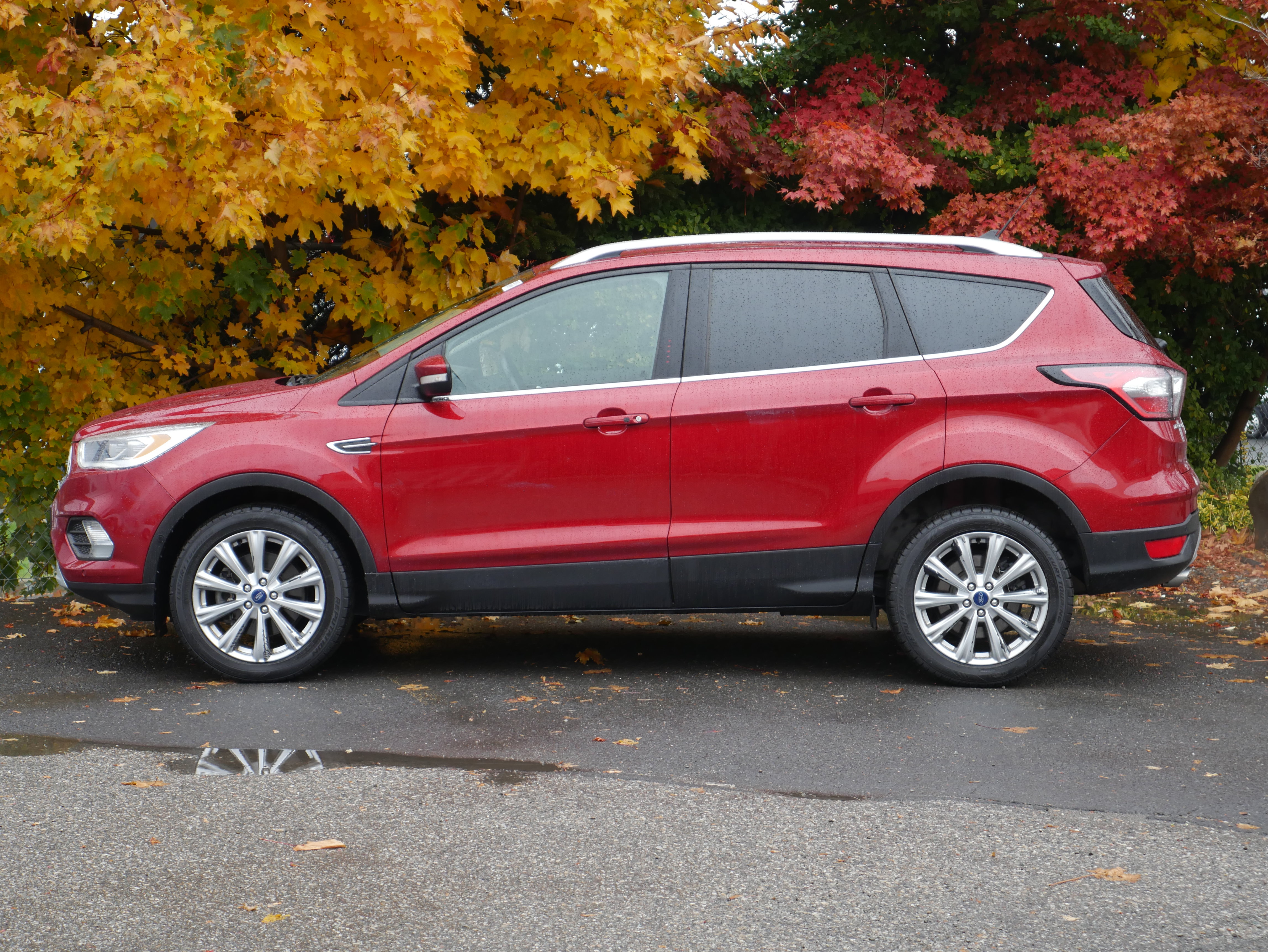 Used 2018 Ford Escape Titanium w/ Ford Safe & Smart Package AWD/4WD image 14