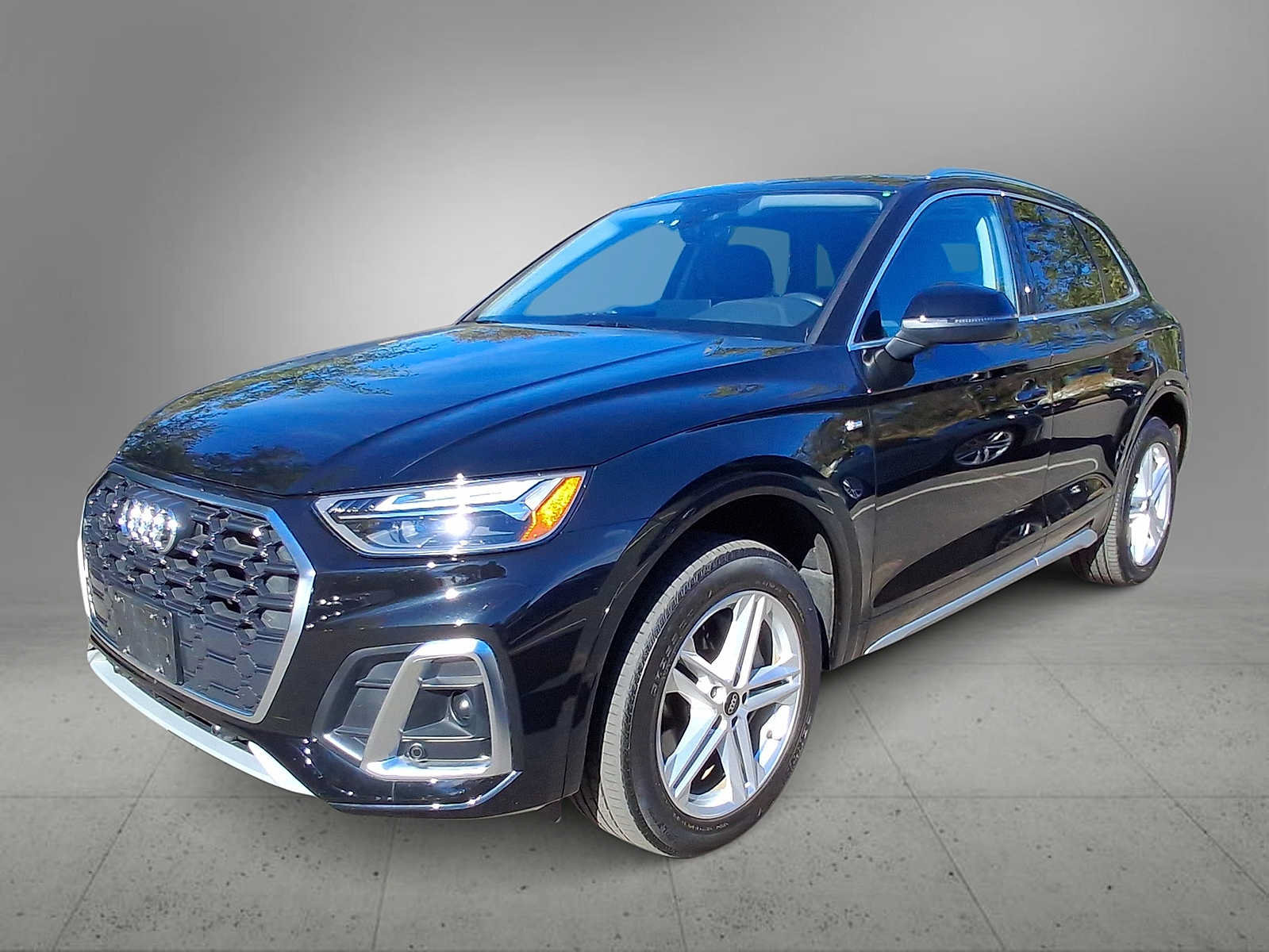 Certified 2024 Audi Q5 e Premium AWD/4WD image 4