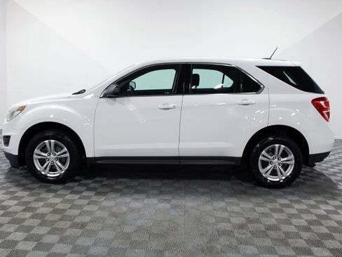 Used 2017 Chevrolet Equinox LS FWD image 3