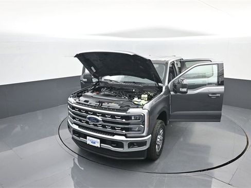 New 2026 Ford F250 Lariat w/ FX4 Off-Road Package image 32