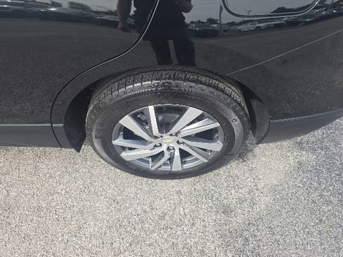 Used 2023 Chevrolet Equinox Premier FWD image 34