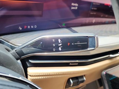 Certified 2025 Cadillac Escalade IQ Luxury 2 AWD/4WD image 14