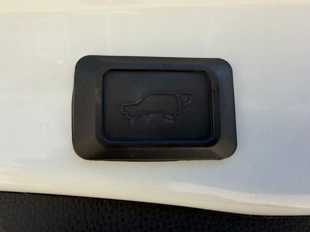 Used 2021 Toyota RAV4 XLE w/ Convenience Package FWD image 16