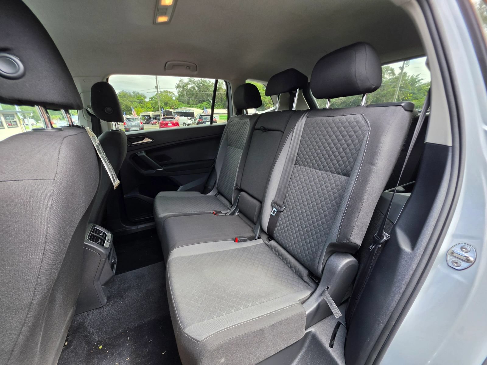 Used 2018 Volkswagen Tiguan S FWD image 16