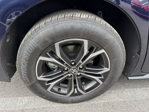 Used 2025 Toyota Sienna Platinum image 23