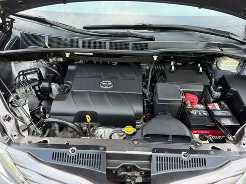 Used 2015 Toyota Sienna LE image 9