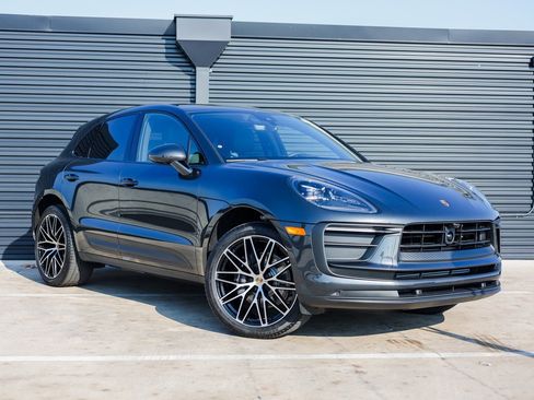 Certified 2026 Porsche Macan image 9