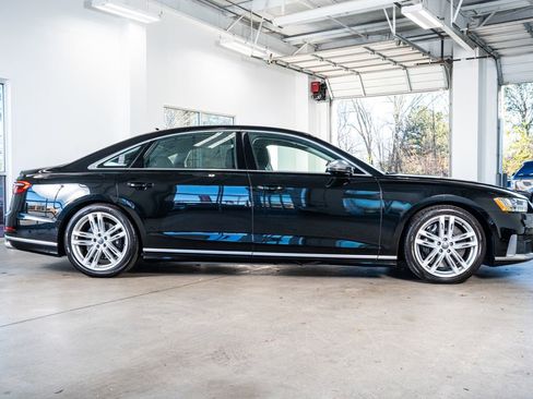 Used 2020 Audi S8 L image 5