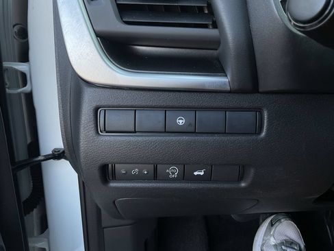 Used 2025 Nissan Rogue SV FWD image 20