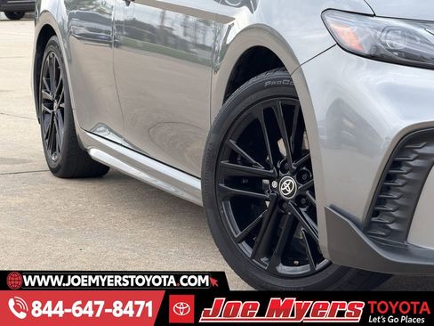 Used 2025 Toyota Camry SE image 12