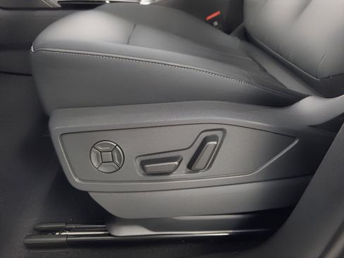 Used 2025 Audi Q5 Premium Plus w/ Premium Plus image 16