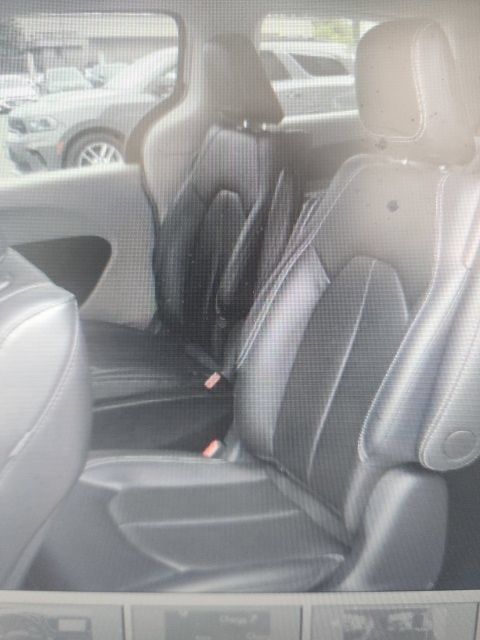 Used 2024 Chrysler Pacifica Limited FWD image 7
