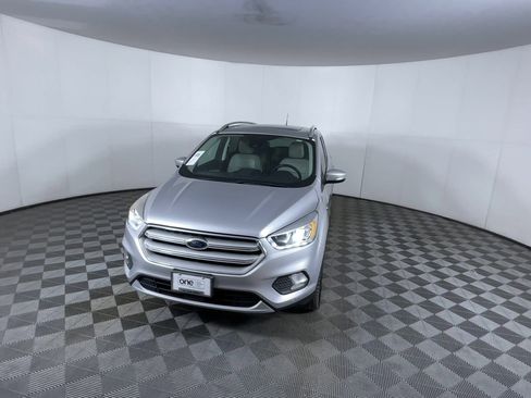 Used 2019 Ford Escape Titanium image 3