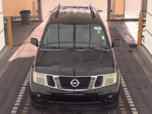Used 2011 Nissan Pathfinder SV image 2