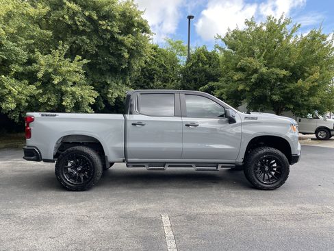 Used 2025 Chevrolet Silverado 1500 Custom Trail Boss w/ Dark Appearance Package AWD/4WD image 10