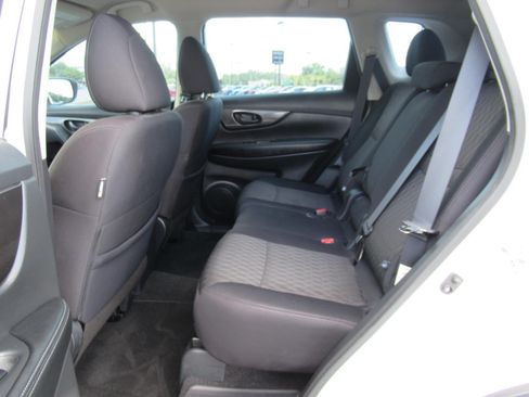Used 2020 Nissan Rogue S FWD image 31