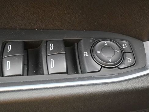 Used 2024 Chevrolet Silverado 1500 LT AWD/4WD image 7