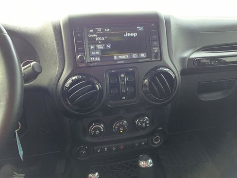 Used 2014 Jeep Wrangler Unlimited Sahara AWD/4WD image 12
