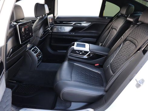 Used 2020 BMW 750i xDrive w/ Executive Package AWD/4WD image 22