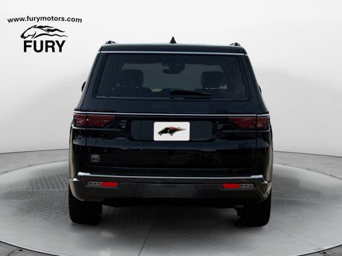 Used 2022 Jeep Wagoneer Series III w/ Premium Group I AWD/4WD image 4