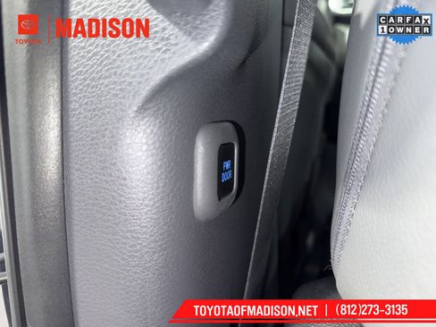 Used 2023 Toyota Sienna XLE image 19