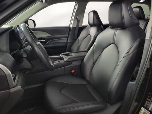 Used 2025 Toyota Grand Highlander AWD image 14