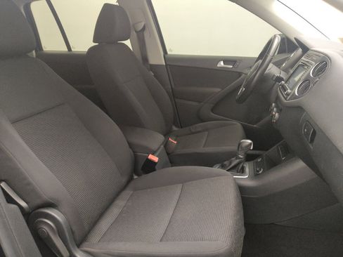 Used 2017 Volkswagen Tiguan Limited w/ Premium Package image 21