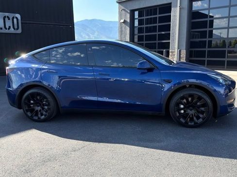 Used 2024 Tesla Model Y 2WD image 5