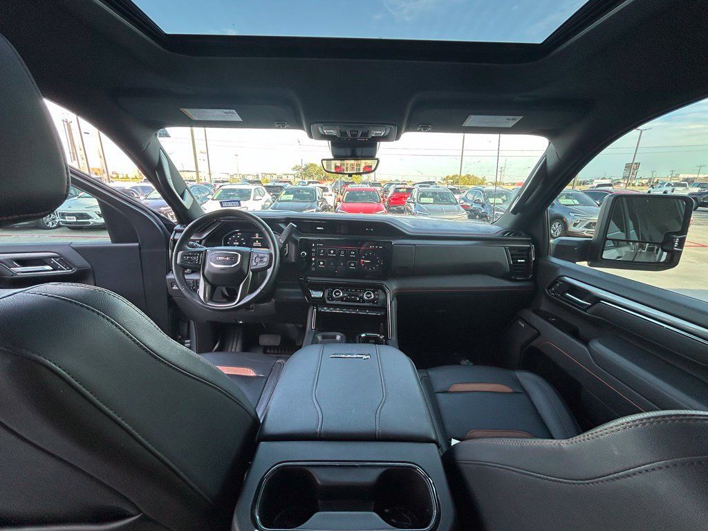 Used 2025 GMC Sierra 2500 AT4 w/ AT4 Premium Plus Package AWD/4WD image 9