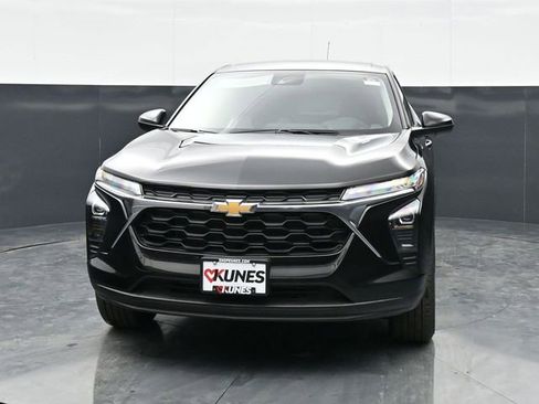 New 2026 Chevrolet Trax LS w/ LS Convenience Package FWD image 2