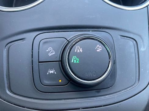 Used 2024 GMC Terrain SLE image 25