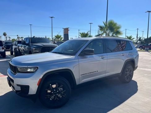 New 2025 Jeep Grand Cherokee L Altitude image 3
